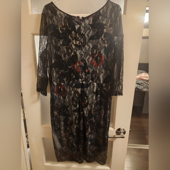 Sangria brand , size 2 x , lace dress with floral - Picture 4 of 6